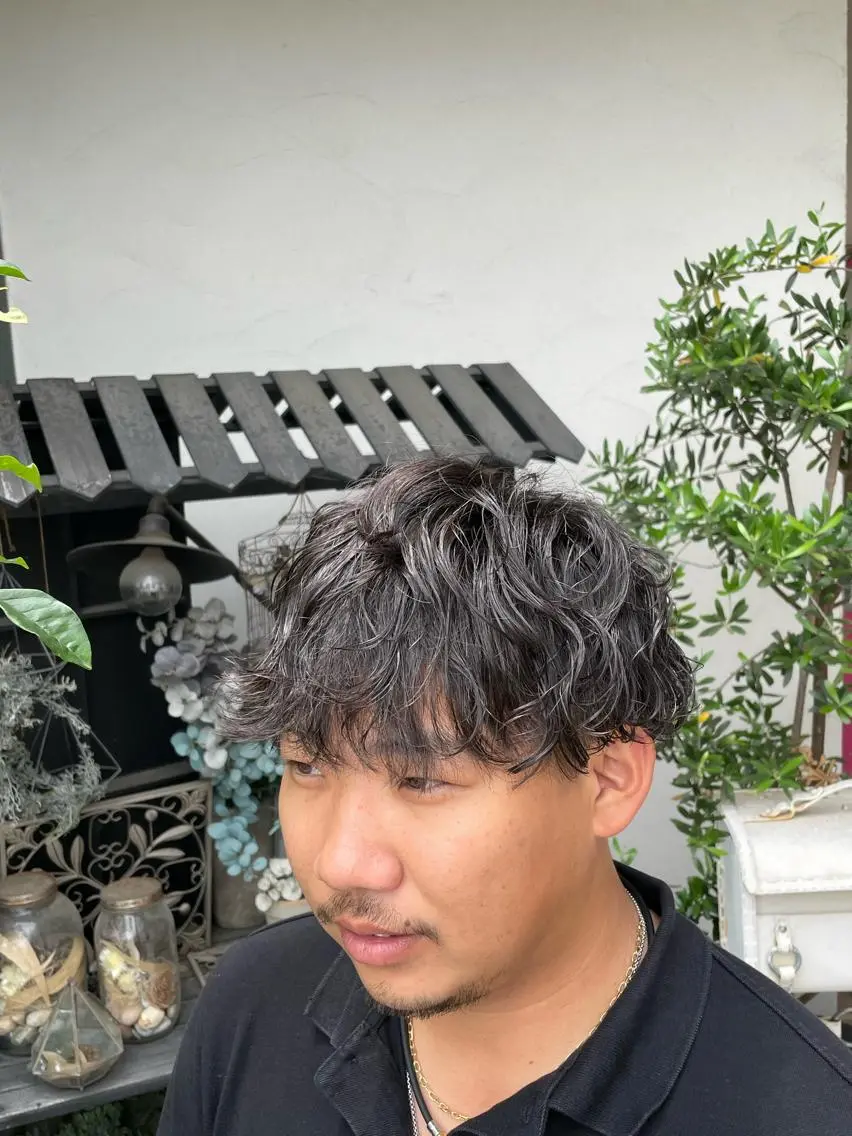 ショート パーマ メンズ メンズパーマ 波巻きパーマ スパイラルパーマ 山下 襟華のヘアスタイル