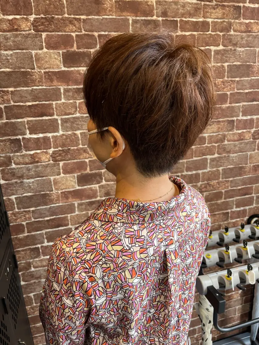 ミディアム カラー パーマ ヘアアレンジ メンズ キッズ ネイル マツエク・マツパ アイブロウ ミディアムパーマ メンズパーマ ブラウンカラー ケアカラー 透明感カラー 久木原 ゆりのヘアスタイル