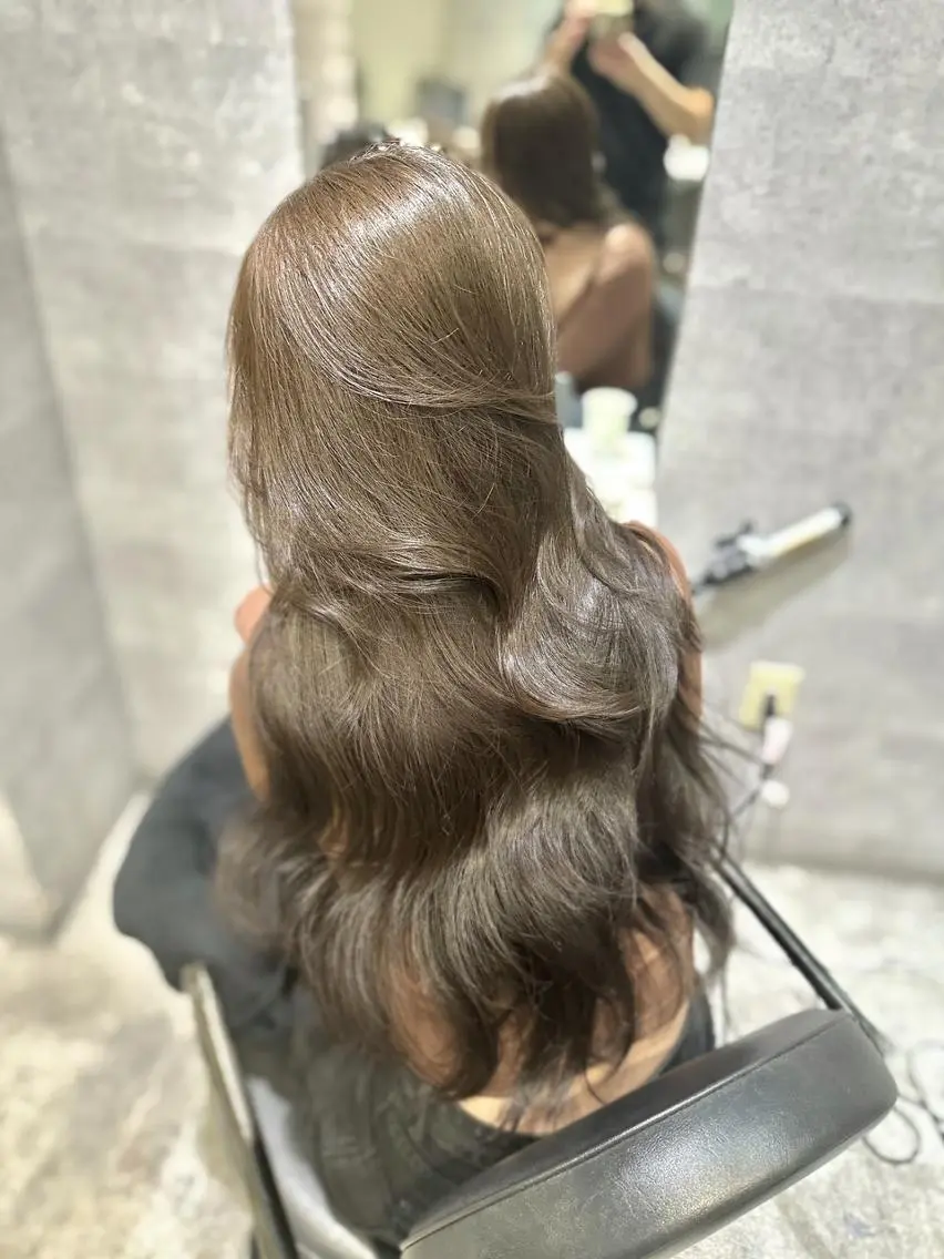 ロング カラー ヘアアレンジ カット ヘアカラー トリートメント _WHITE 難波本店のヘアスタイル