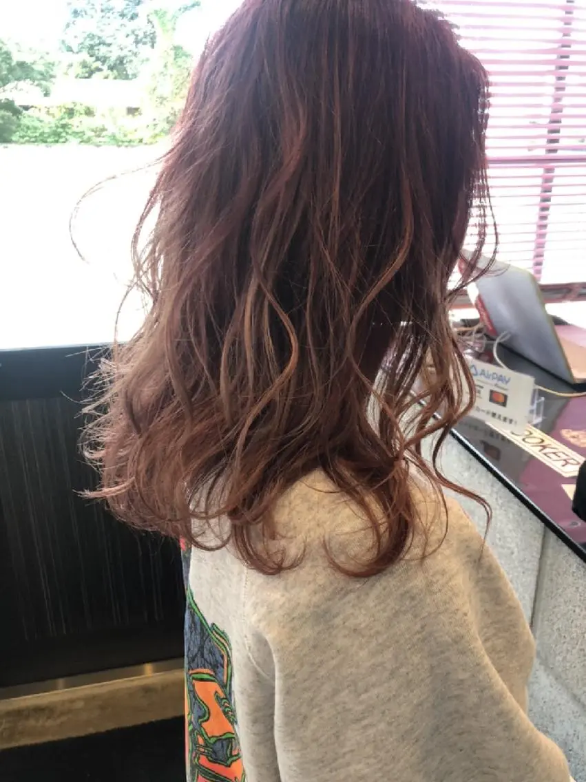 ミディアム カラー グラデーションカラー ピンクカラー looker ルーカーのヘアスタイル
