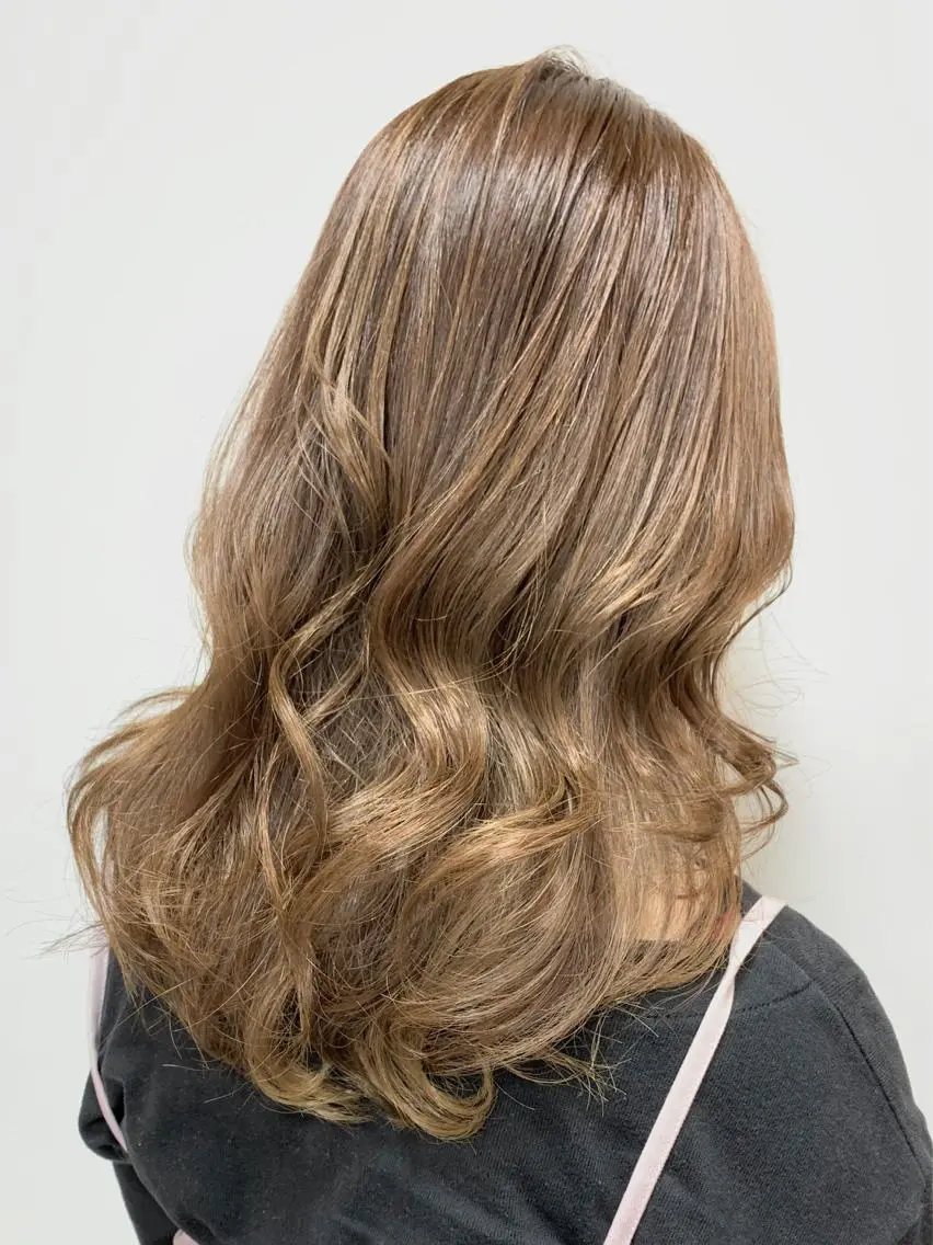 セミロング ヘアカラー 🫧艶髪カラー🫧 森本くるみのヘアスタイル