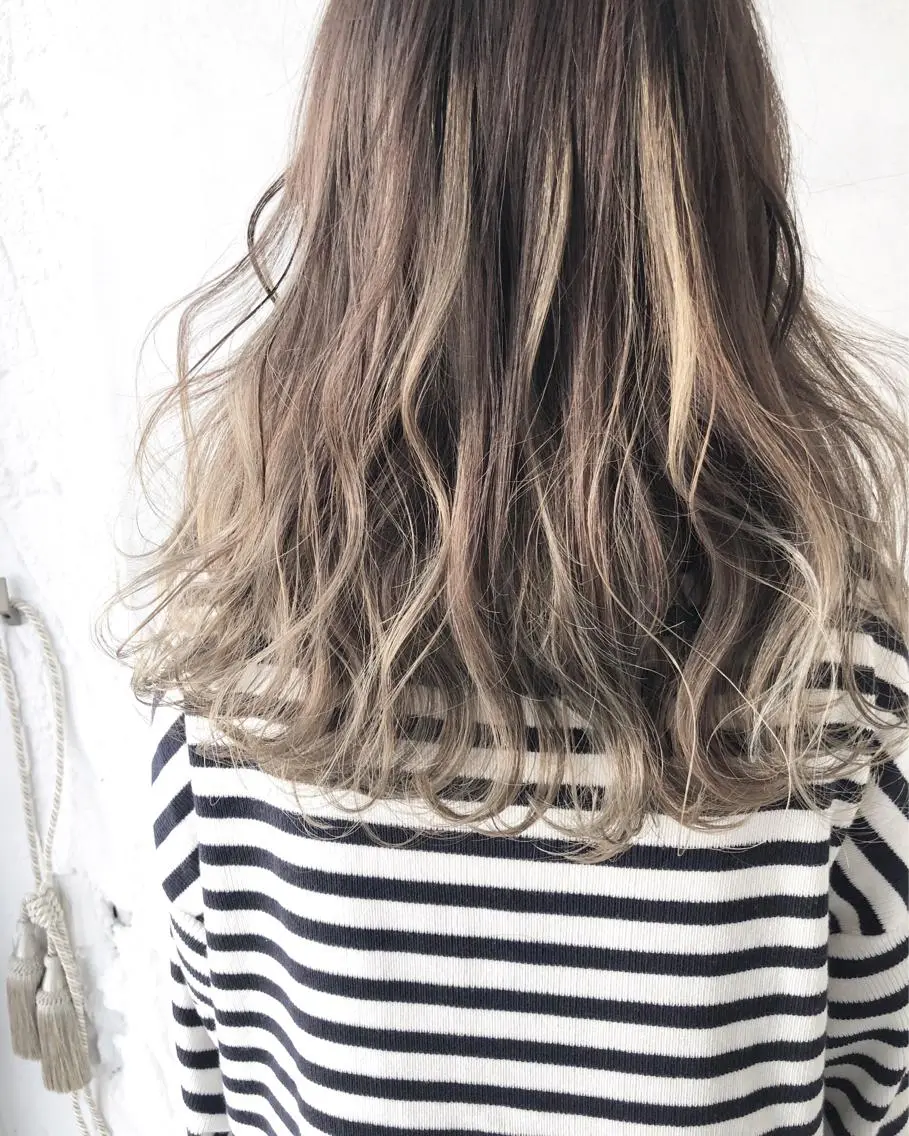 ロング ハイライト ヘアカラー トリートメント 小澤大輔 YOLO hairのヘアスタイル