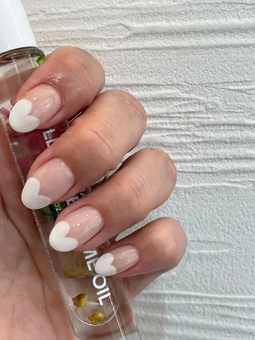 ネイル フレンチネイル ハート ハンドネイル Beaute IORIのネイルデザイン