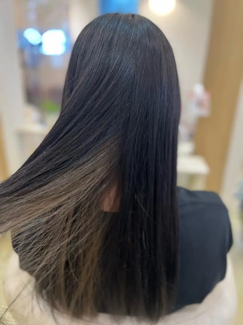 ロング カラー ブリーチ ダブルカラー 大西 七海のヘアスタイル