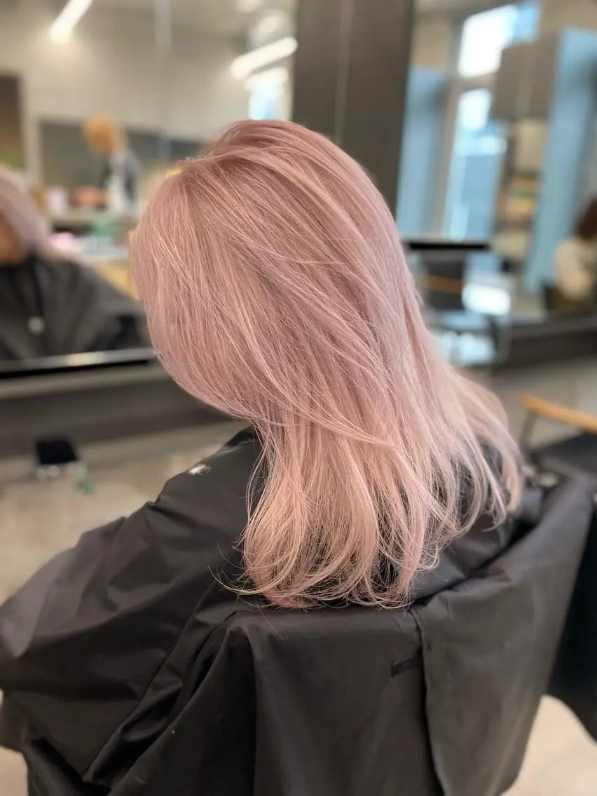 ミディアム カラー ヘアアレンジ ハイトーンカラー mina 🌷のヘアスタイル