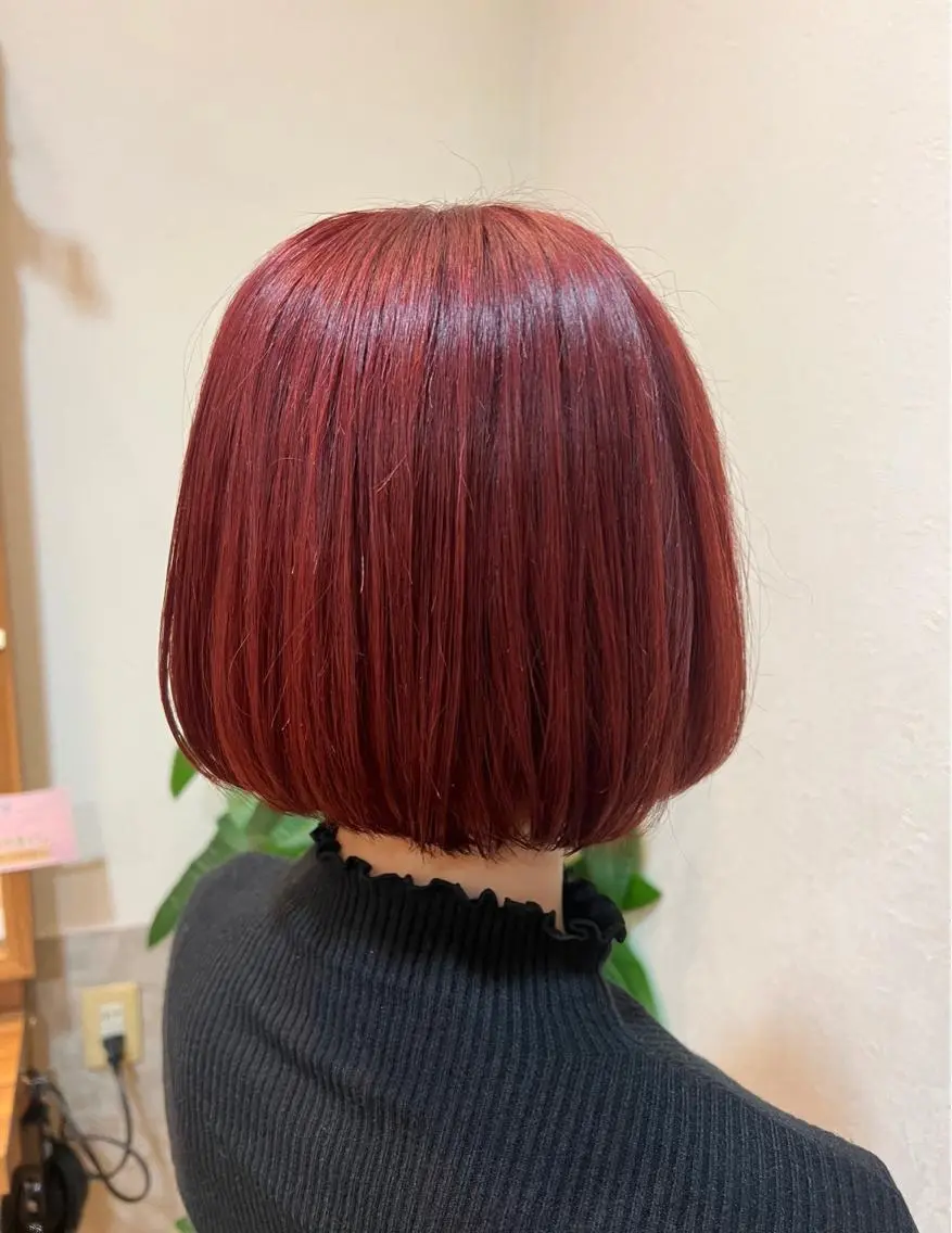 ショート カラー ブリーチ レッドカラー 山田 恭華 /コテ巻き風パーマのヘアスタイル