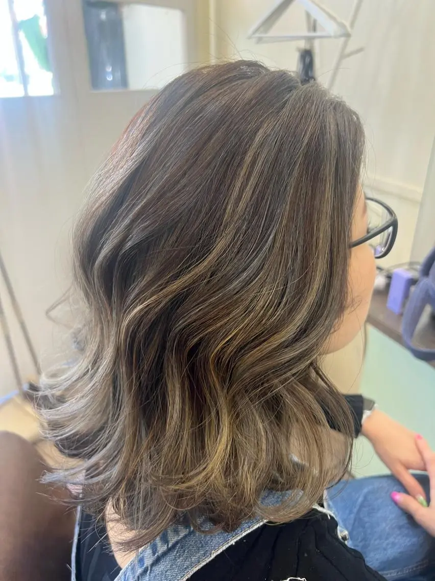 ミディアム カラー カット ヘアカラー トリートメント 鶴見 和美のヘアスタイル