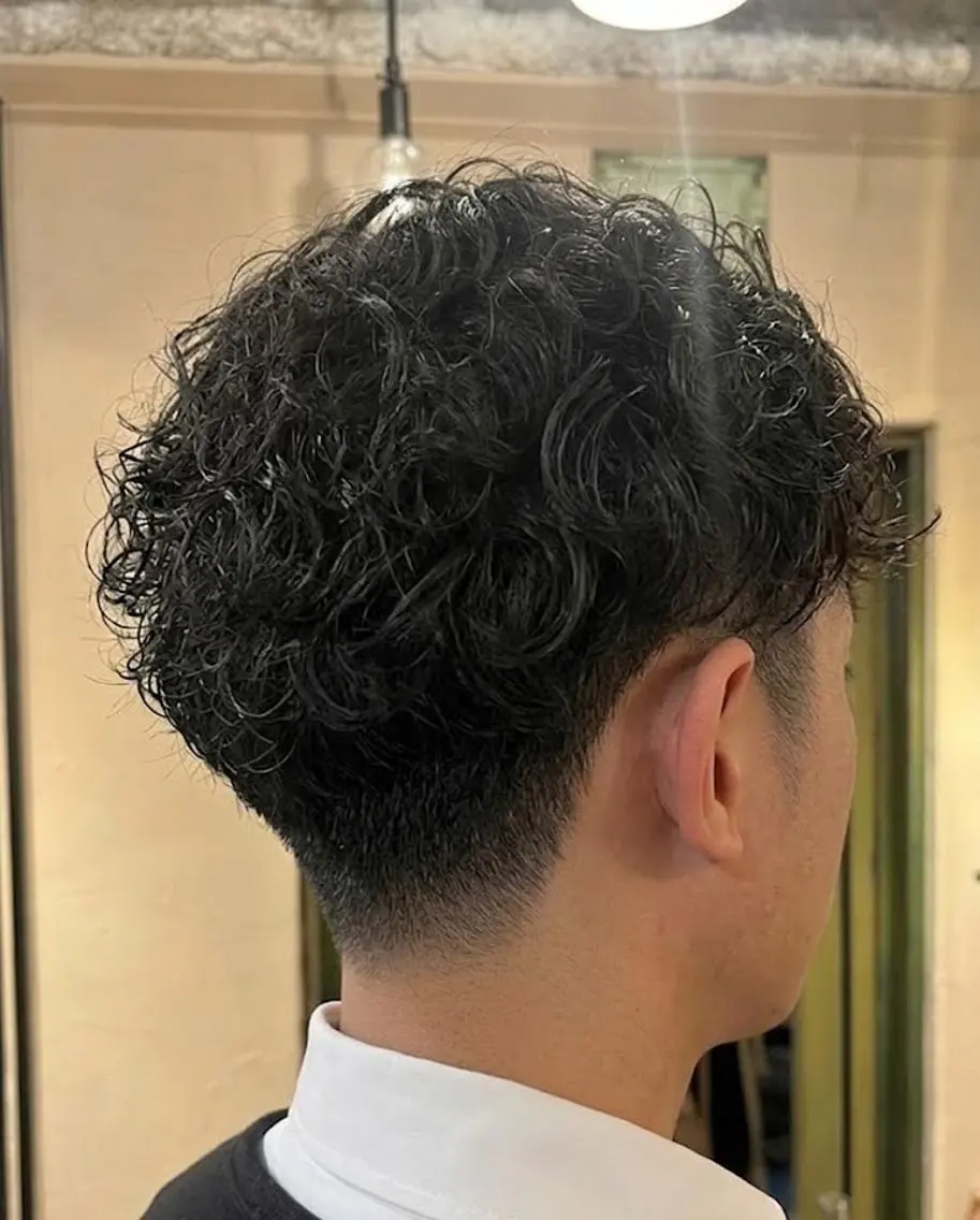ミディアム パーマ メンズ ミディアムパーマ メンズパーマ 刈り上げ カット パーマ トリートメント ヘッドスパ flencia 丸 和博|カットのヘアスタイル