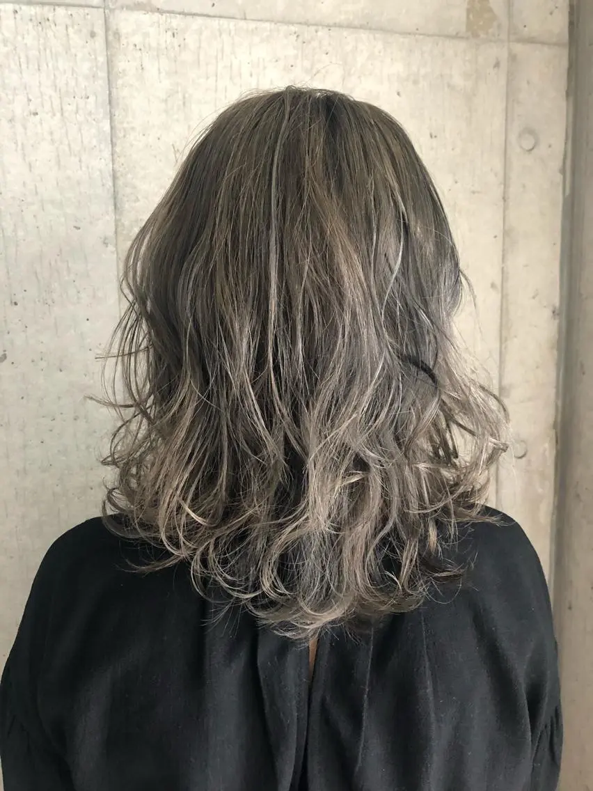 セミロング カラー 東 みのりのヘアスタイル