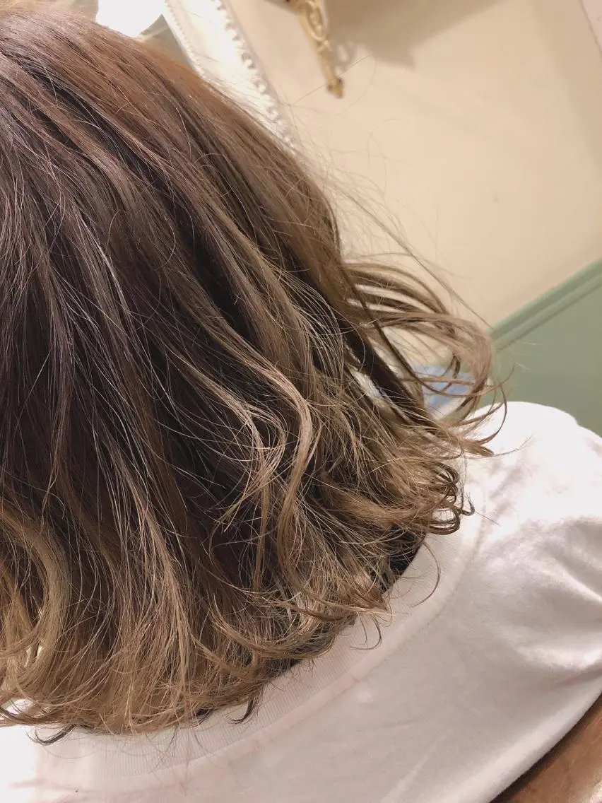 ミディアム アッシュ 小沼采唯👧🏼 海好きオヌちゃんのヘアスタイル