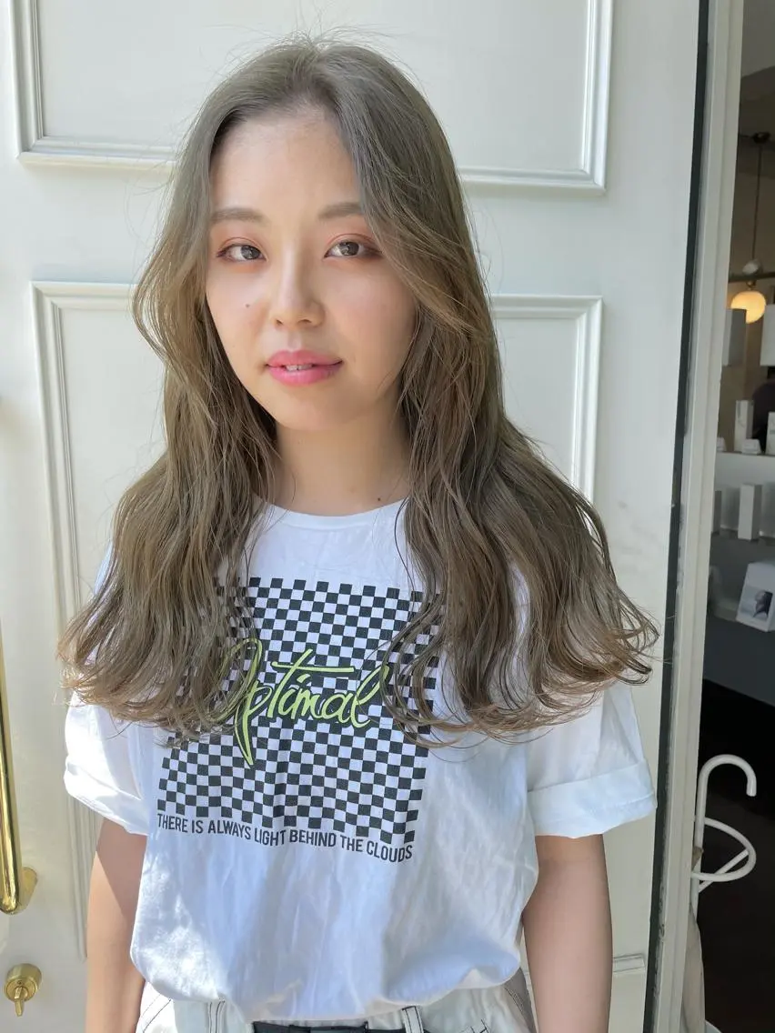 ロング カラー カット ヘアカラー トリートメント 安藤 佑衣のヘアスタイル