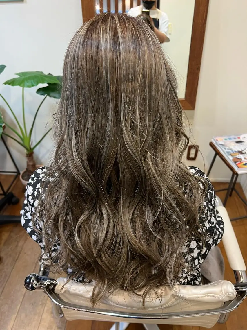 ロング カラー ヘアアレンジ ハイライトカラー ハイライト ヘアカラー Shouei  のヘアスタイル