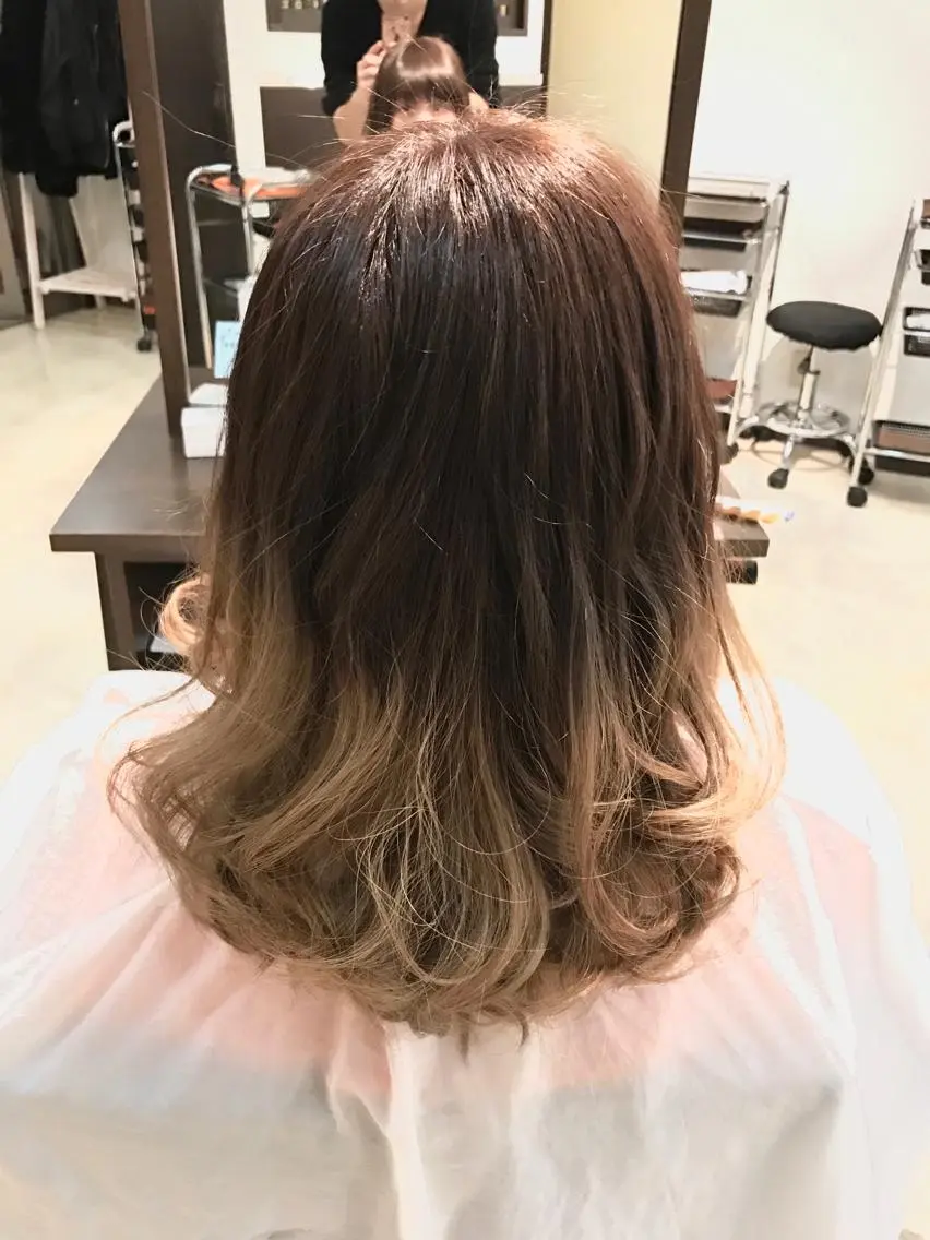 ミディアム カラー グラデーションカラー 岡本 智次のヘアスタイル