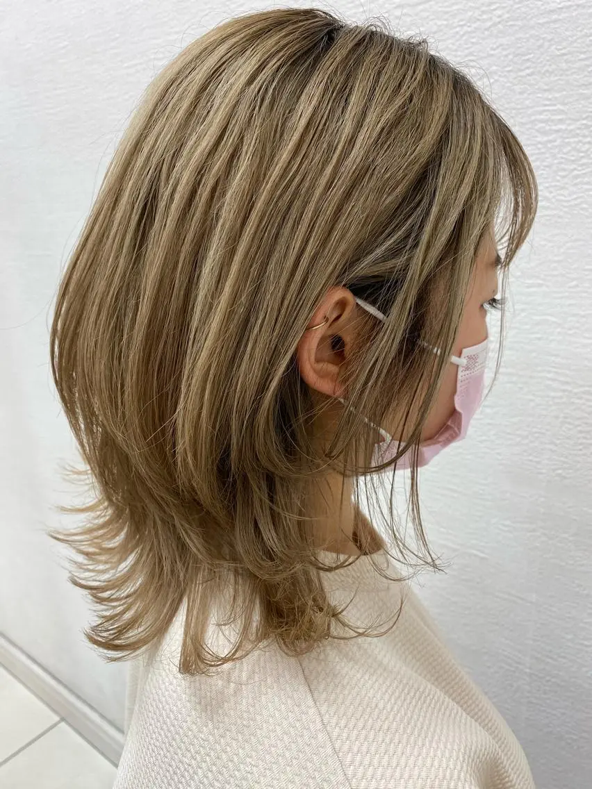 ミディアム ウルフカット Kaede .のヘアスタイル