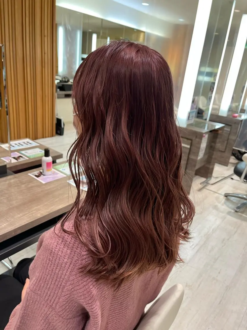セミロング カラー デザインカラー、艶髪 大塚 耕平のヘアスタイル