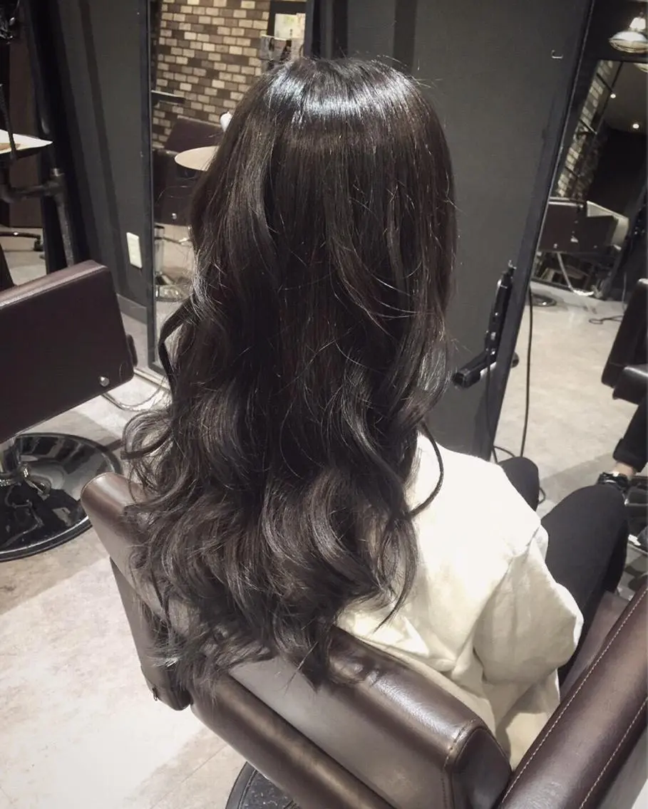セミロング カラー イルミナカラー ハイトーンブリーチ 土坂 由志【京都】のヘアスタイル