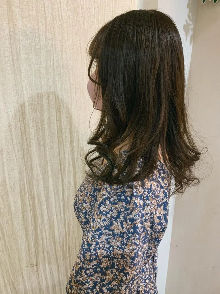 セミロング ヘアカラー トリートメント 佐藤 美咲のヘアスタイル
