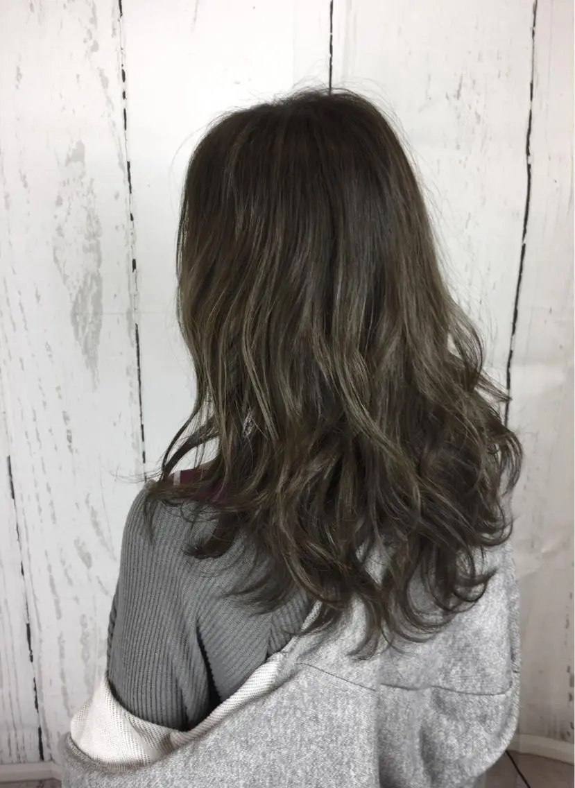 セミロング 韓国レイヤー外国人風 透明感カラー髪質改善のヘアスタイル