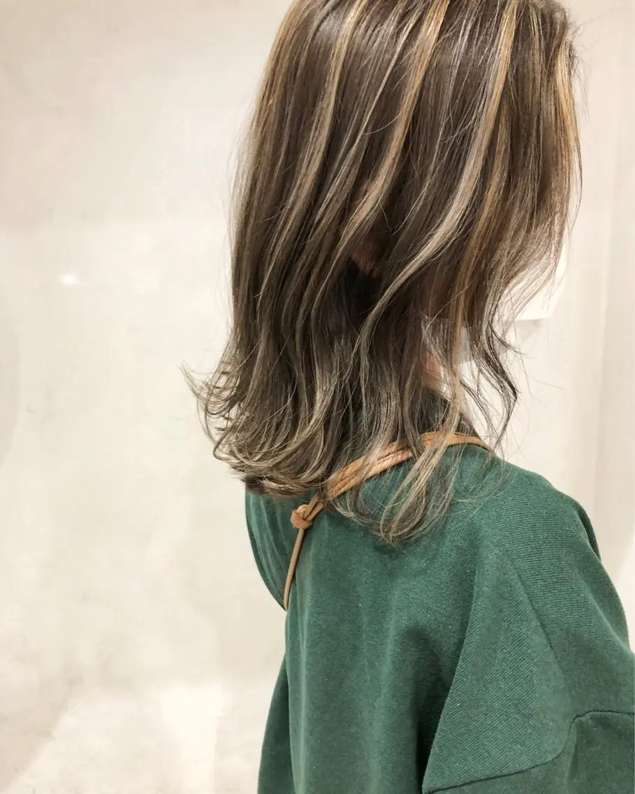 セミロング カラー タナカ タクヤのヘアスタイル