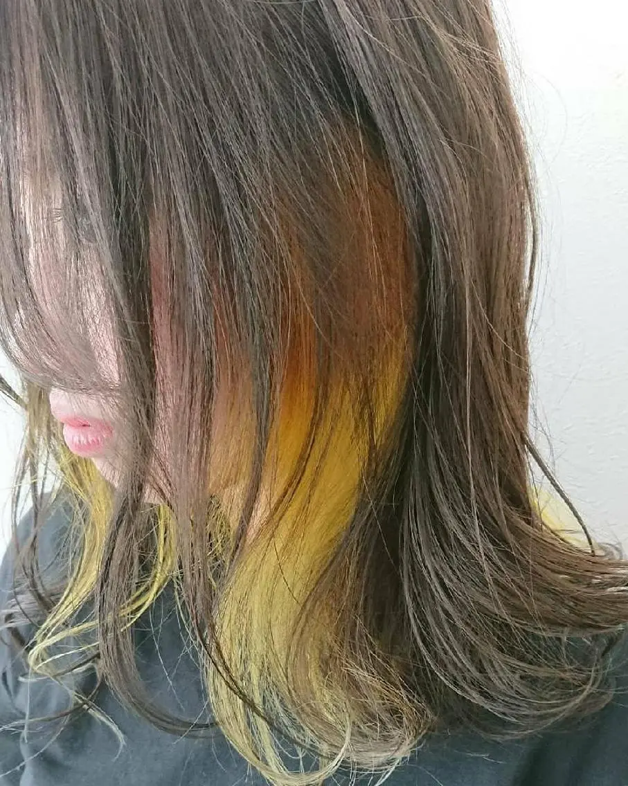 カラー セミロング ブリーチ グレージュ インナーカラー イエローカラー Stirmaison RYUSEIのヘアスタイル
