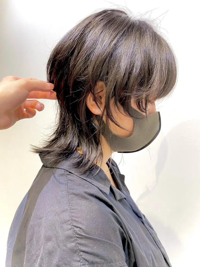 ミディアム くびれヘア ウルフカット 大阪ウルフカット ハッシュカットのヘアスタイル