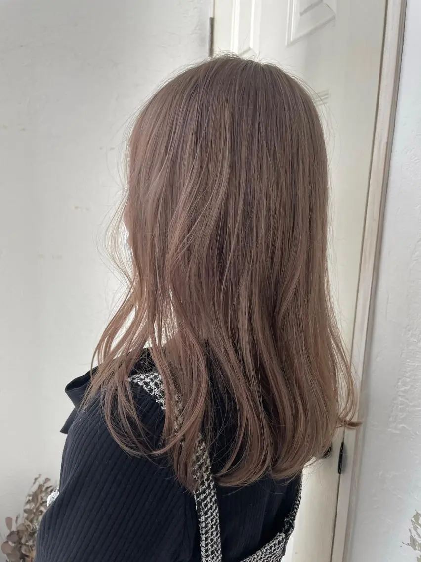 セミロング カラー ベージュカラー ブリーチ fio マナミのヘアスタイル