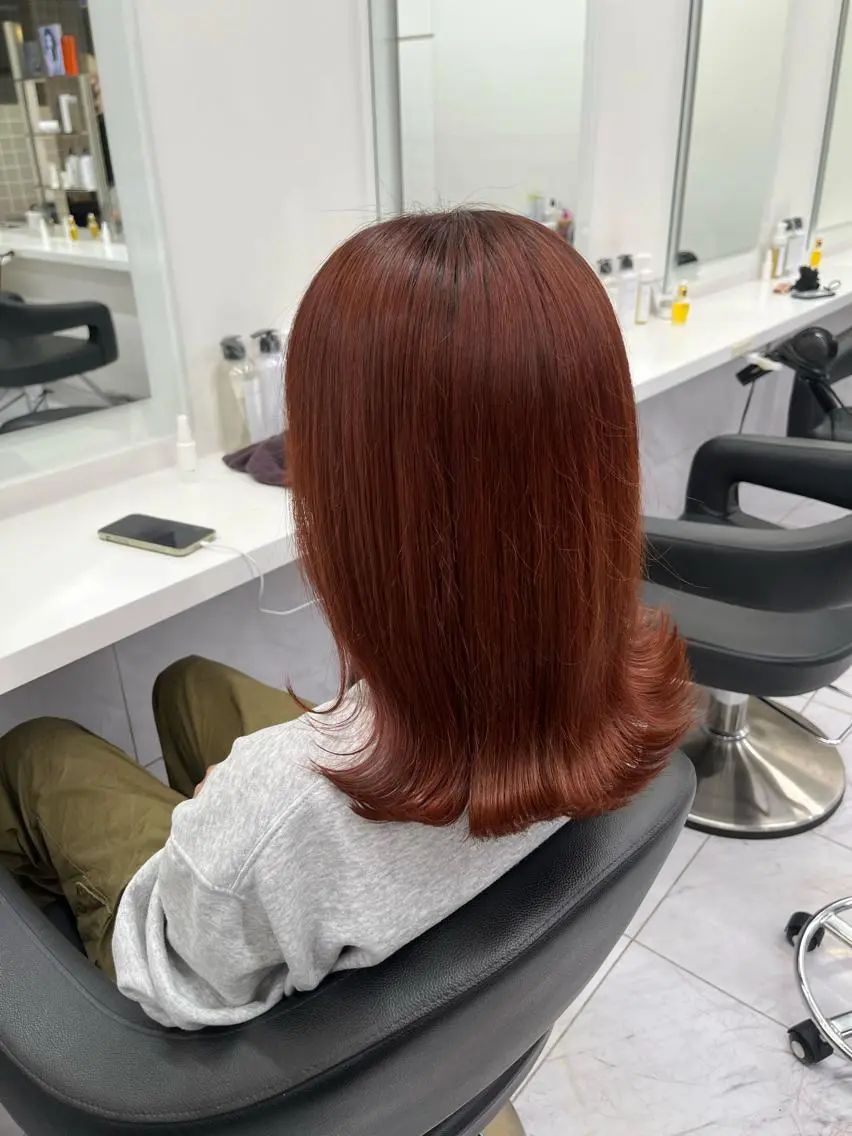 ミディアム 寒色/ベージュヘア ブリーチありMiOのヘアスタイル