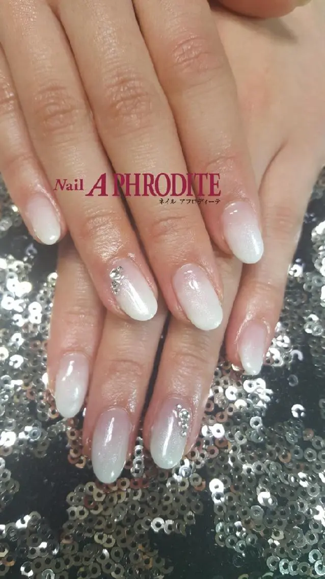 ネイル ホワイト Nail Aphroditeのネイルデザイン