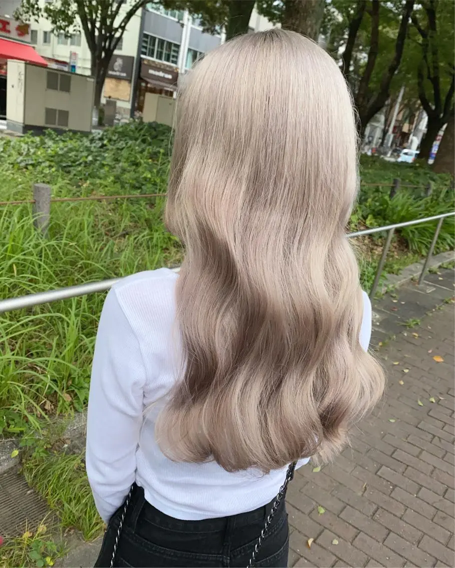 セミロング カラー ブリーチ 透明感HIDEのヘアスタイル