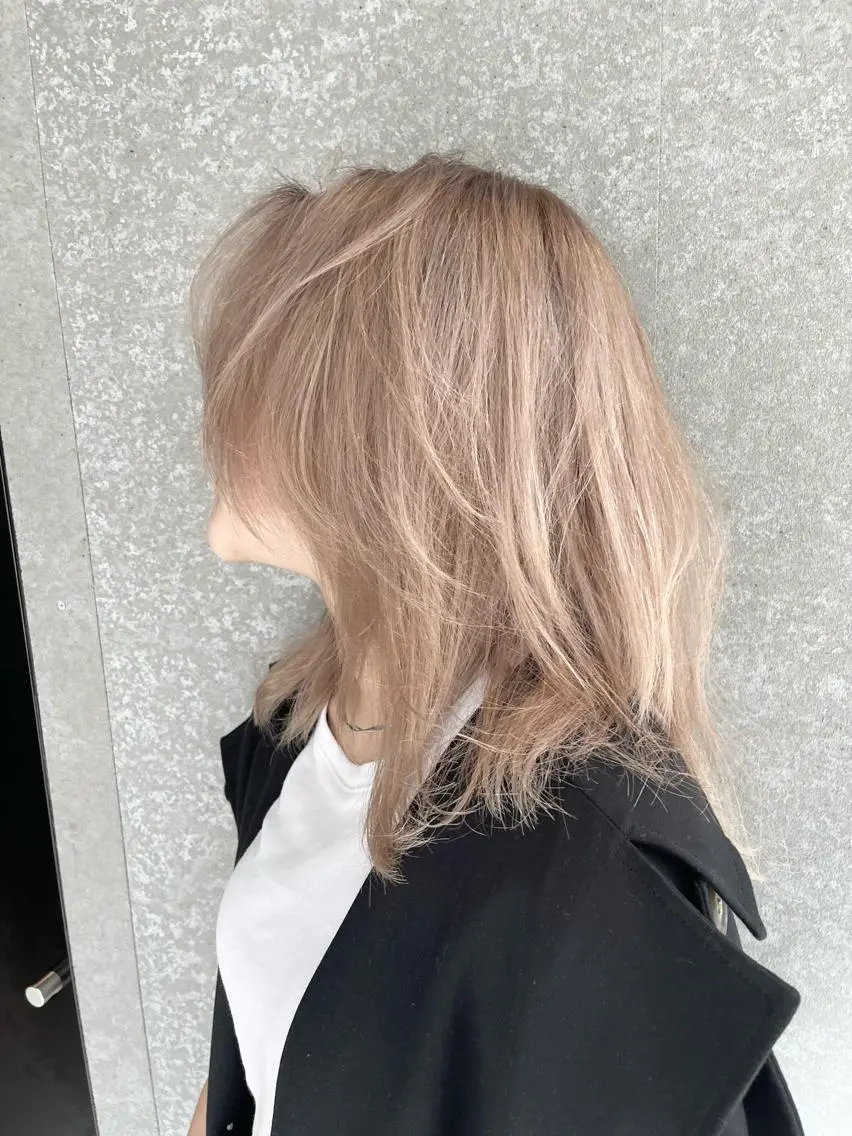 セミロング カット ヘアカラー 韓国式パーマ🔥 ブリーチ🔥TOMOのヘアスタイル