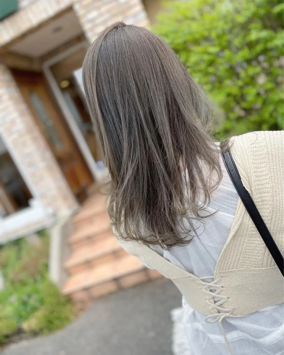 セミロング カラー カット ヘアカラー トリートメント 荒木 ひろかのヘアスタイル