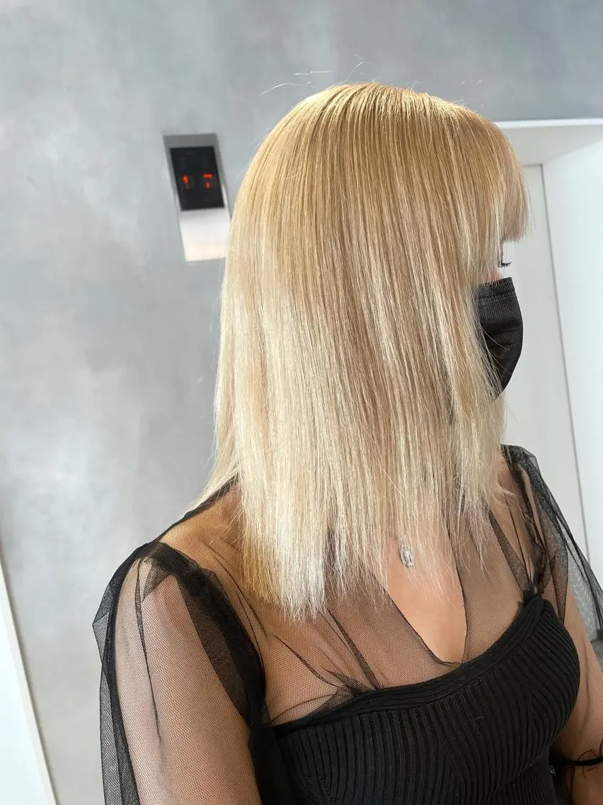 セミロング カラー ヘアカラー トリートメント ヘアセット ハイトーン×レイヤー ／遠藤将太のヘアスタイル