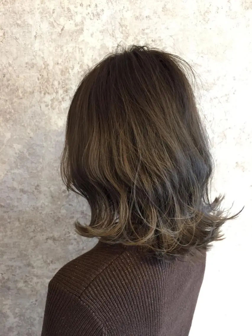ミディアム カラー グレージュ イルミナカラー 小顔カット✨ 透明感カラー/村上のヘアスタイル