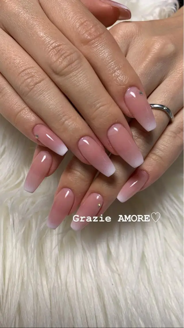 ネイル グラデーション スカルプネイル ホワイト Grazie AMOREのネイルデザイン