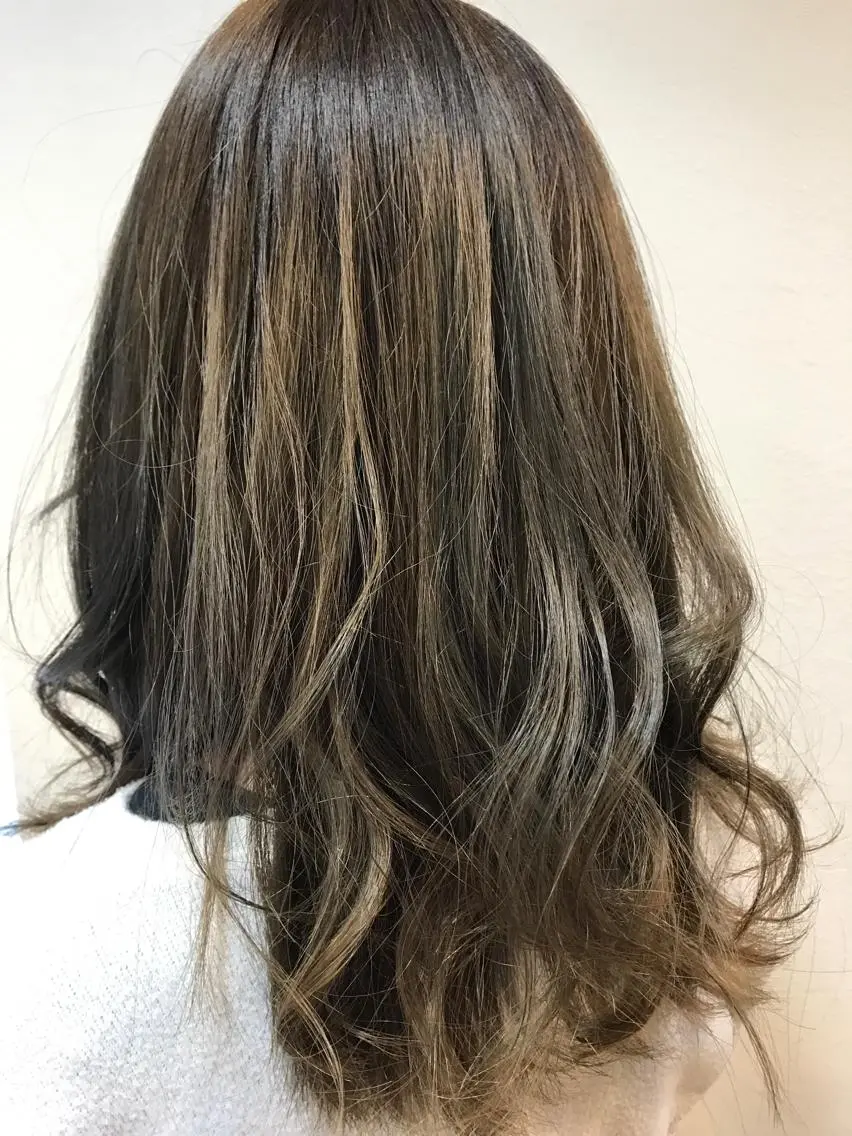 セミロング カラー パーマ、髪質改善 川崎祐介のヘアスタイル
