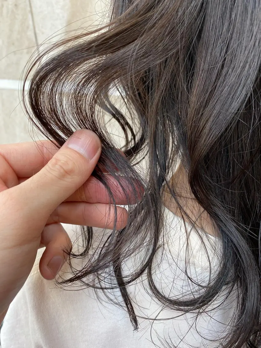 ミディアム カラー ダークグレー ブリーチなし✨艶髪 カラー𓃲YAGIのヘアスタイル