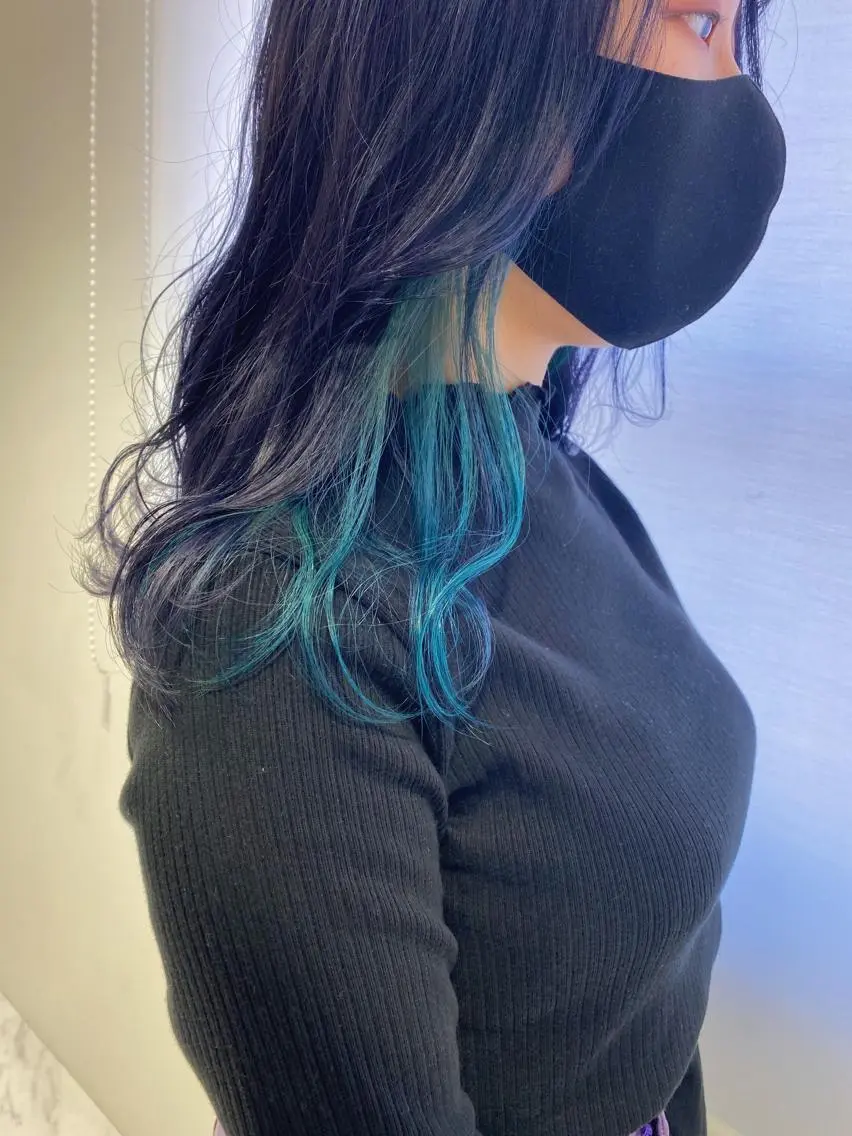 セミロング カラー 黒髪 ブルーカラー ブルーブラック ヘアカラー 新井 広之のヘアスタイル