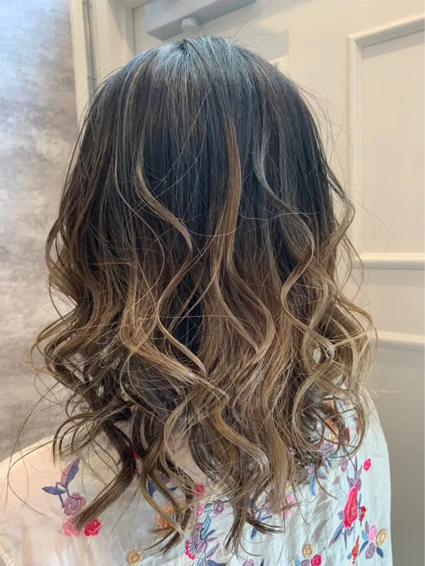 ミディアム カラー ブロンド グラデーションカラー Blanco Color&Careのヘアスタイル