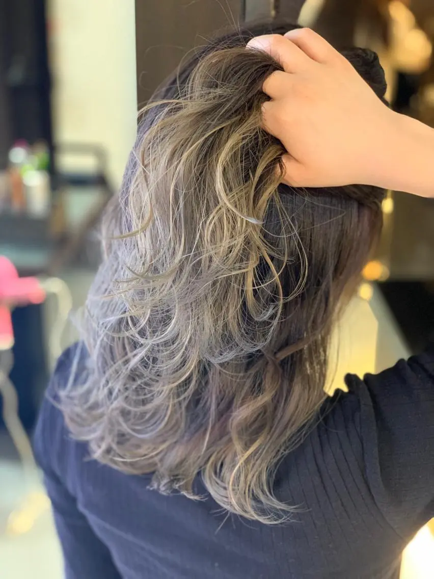 ミディアム カラー グラデーションカラー グレージュ ✂️大門 巧✂️ LAFF心斎橋店のヘアスタイル