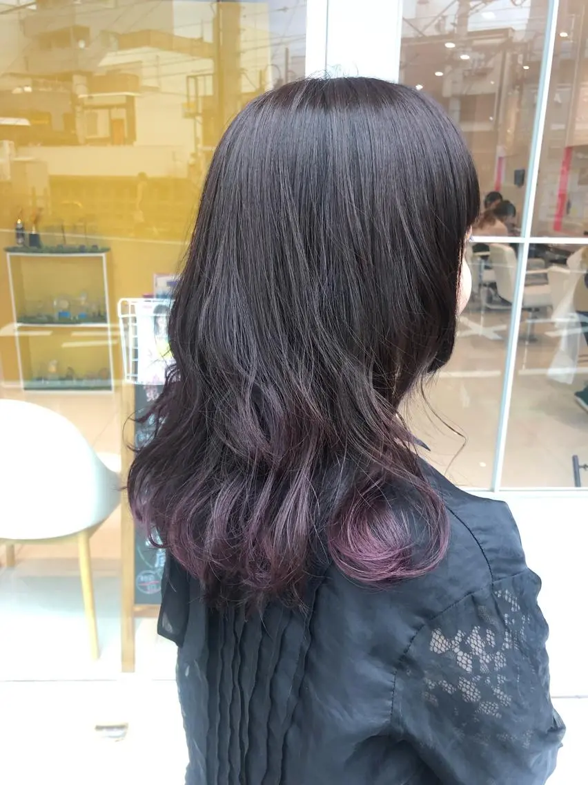 セミロング カラー グラデーションカラー パープルカラー ウルフカット ハッシュカット/七海のヘアスタイル