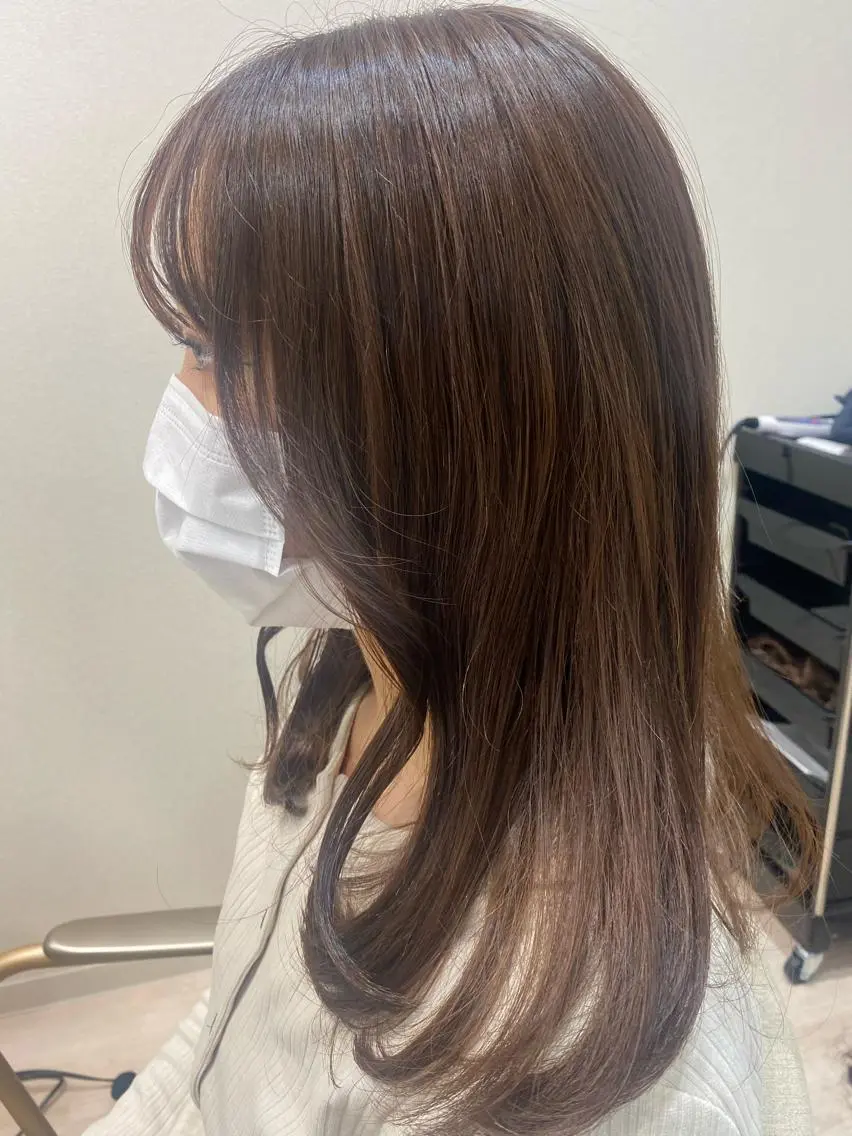 セミロング mina .のヘアスタイル