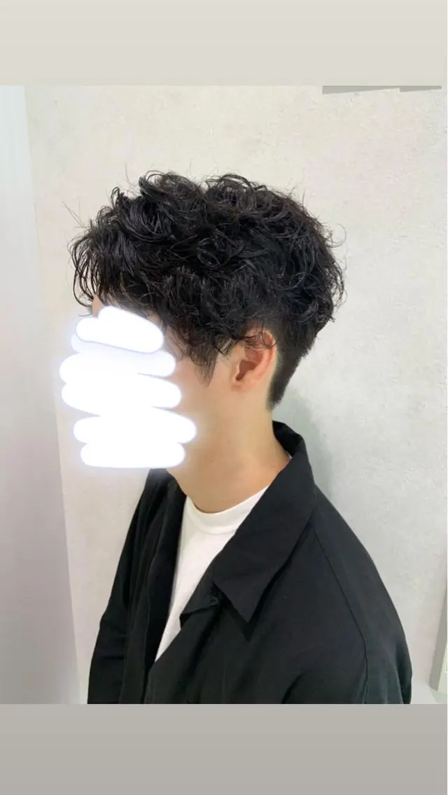 ショート カラー パーマ メンズ カット ヘアカラー トリートメント ハイトーンカラー🤍 山下 優華のヘアスタイル