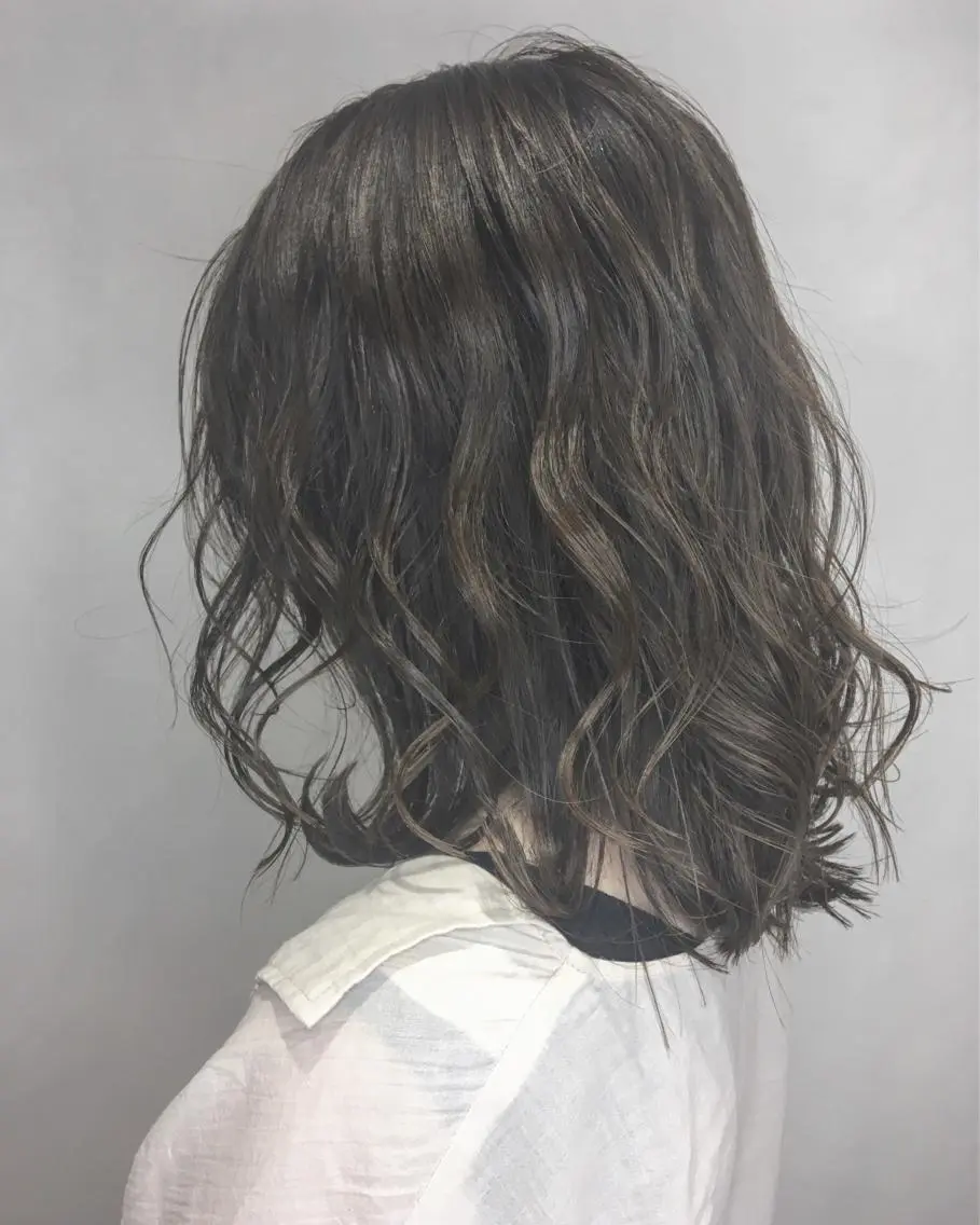ミディアム カラー ヘアアレンジ ダークグレー ダークグレージュ グレージュ エグチ アキラのヘアスタイル