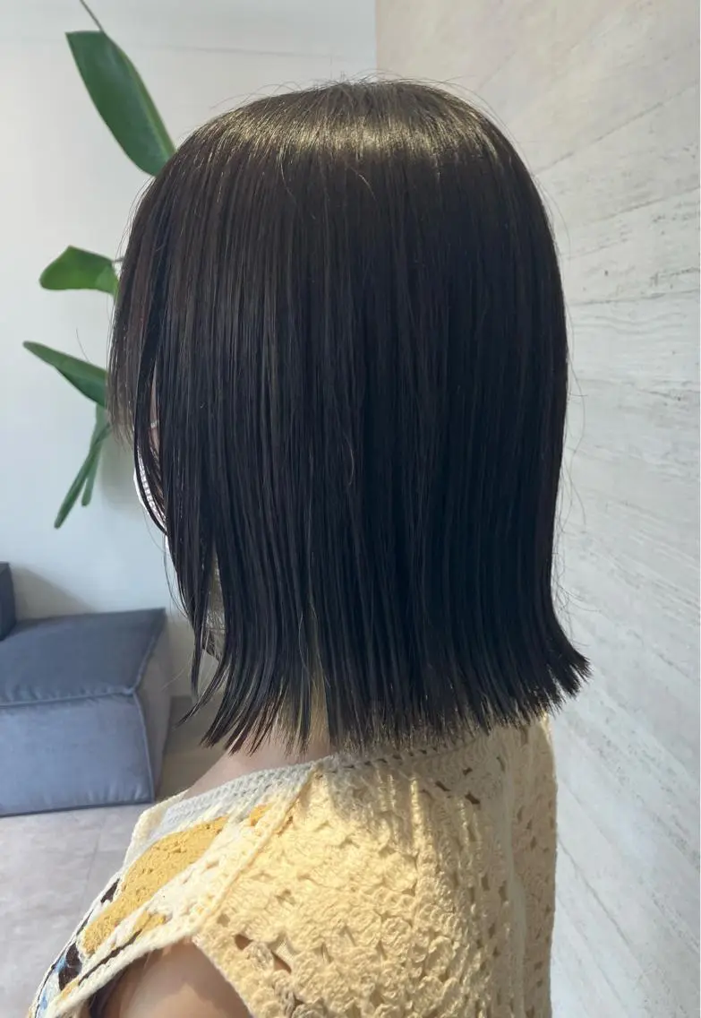 ショート ボブ サキ🤍ハイトーン 🪩レイヤーカットのヘアスタイル