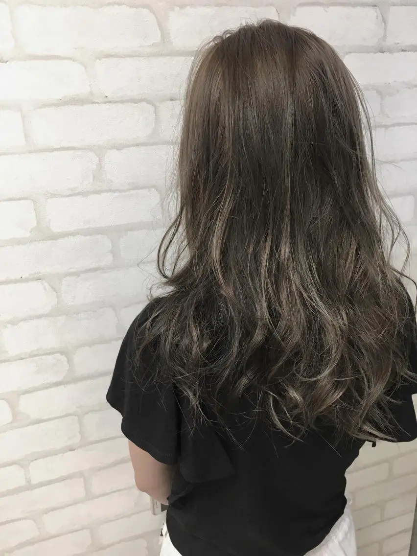 セミロング ハイライト 髪質改善×レイヤー 高嶋のヘアスタイル