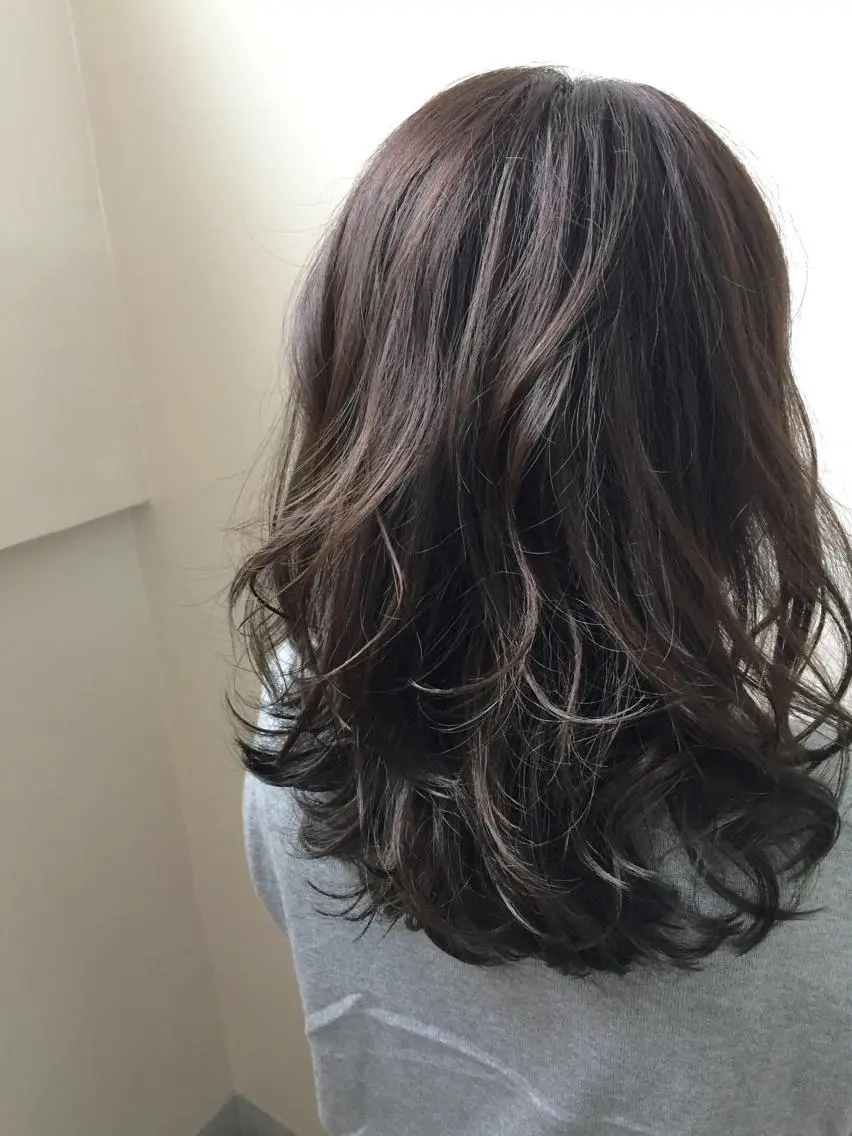 ミディアム セミロング ロング カラー パーマ グレージュ 若杉 諒のヘアスタイル