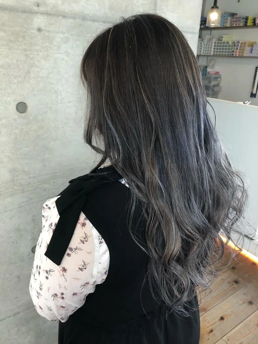 ロング カラー アッシュ アッシュグレー ハイライトカラー ハイライト nagisa /縮毛矯正のヘアスタイル