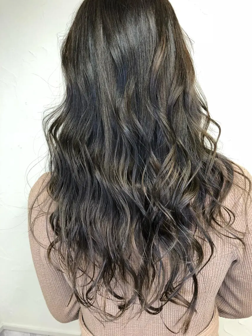 ロング カラー アッシュ ブルーカラー ブルーアッシュ ブルージュ 透明感カラー 髪質改善/レイヤー ストウシンゴのヘアスタイル