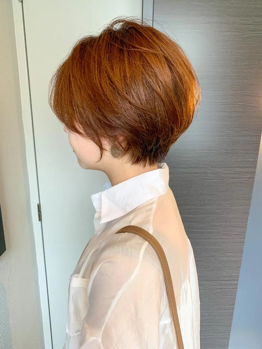 ショート 切りっぱなしボブ ショートボブ ハンサムショート 丸みショート ボブ Lond enikaのヘアスタイル