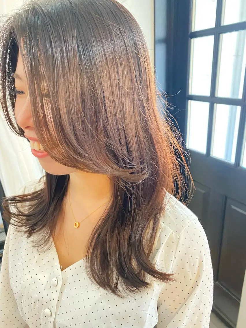 ミディアム カラー conne& ririのヘアスタイル